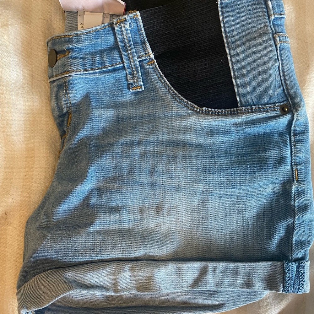 Isabel maternity shorts